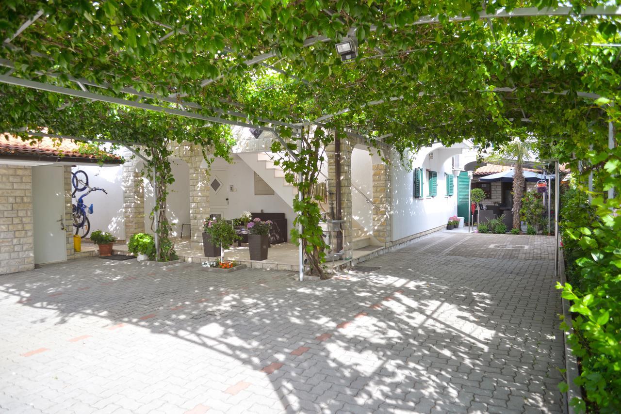 Apartments Lepur Vodice Exterior foto